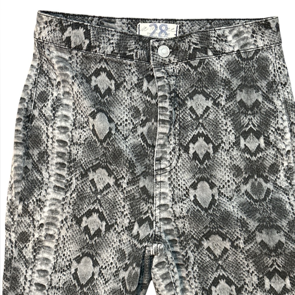 We The Free Just Float On High Rise Flare Jeans Snake Print Sz 28 Like New - Picture 7 of 10